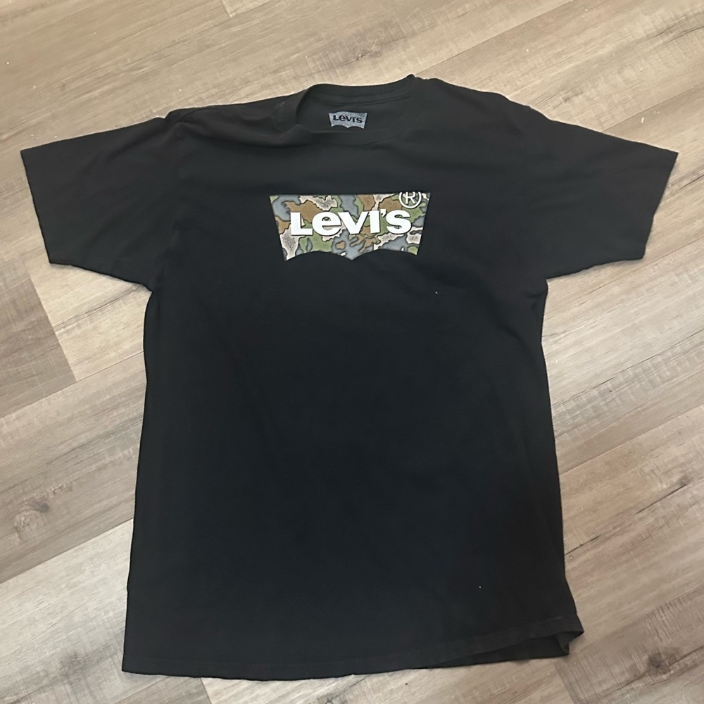 Levi’s T-shirt